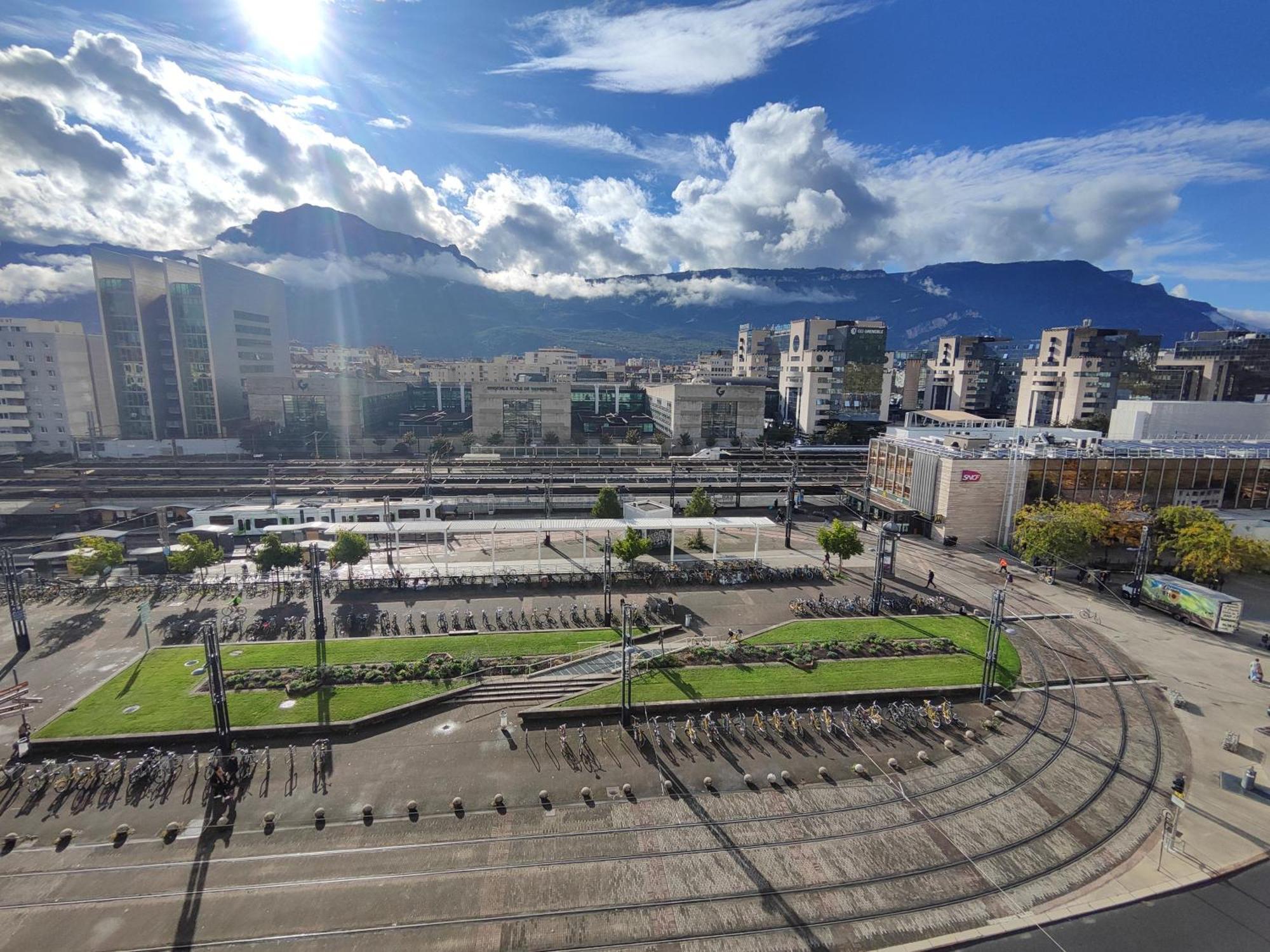 Campanile Grenoble Centre Gare Hotel Exterior foto