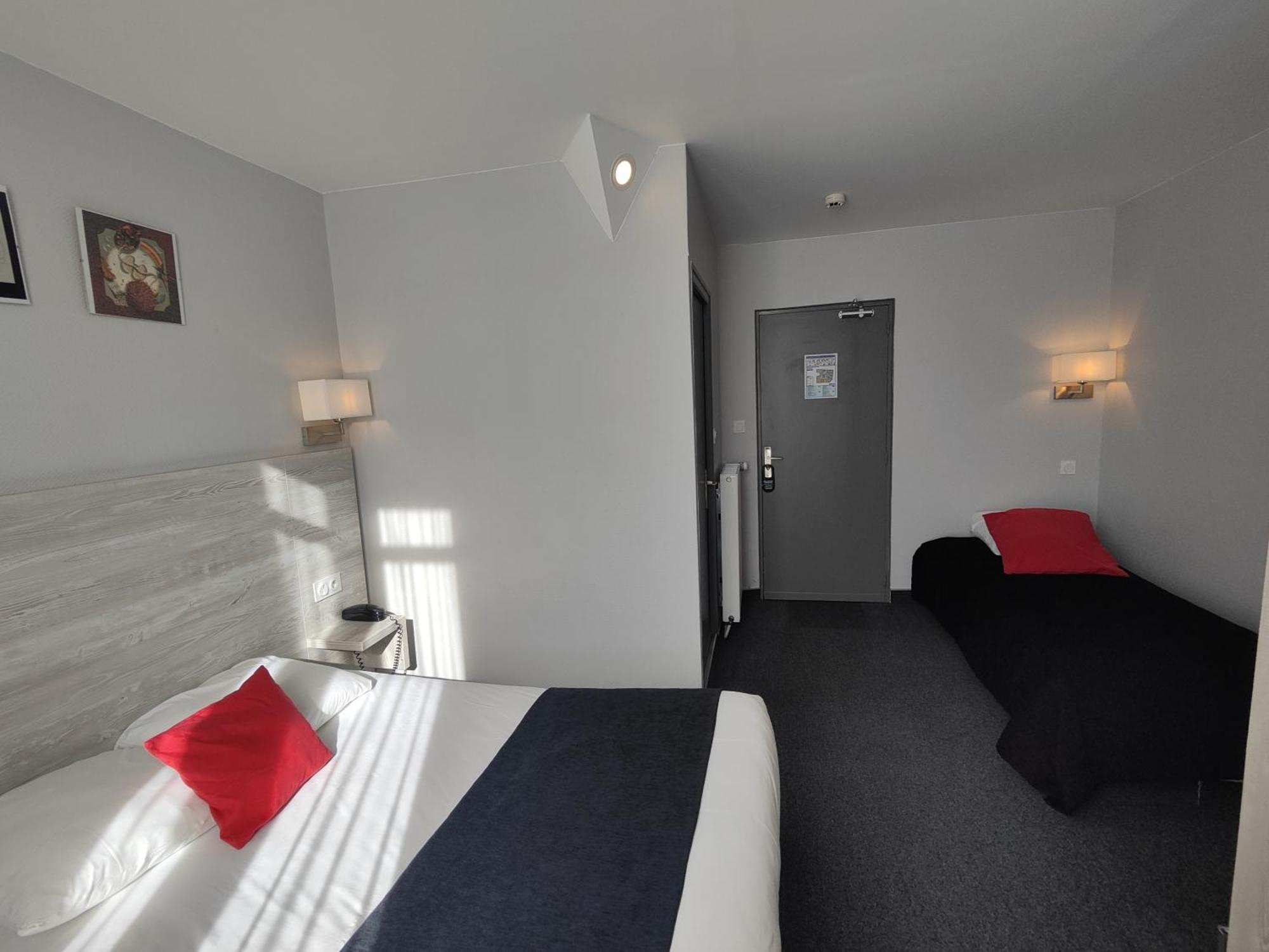 Campanile Grenoble Centre Gare Hotel Exterior foto